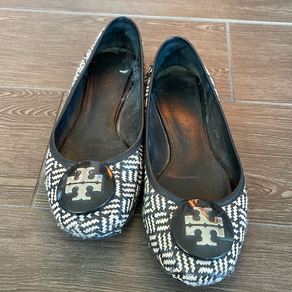 Black & White Women's Patterned Ballet Flats with Logo Accent